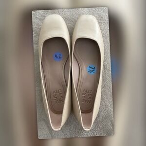 Naturalizer Women's Nude Leather Slip On Flats Size 7.5W Comfort Shoes
